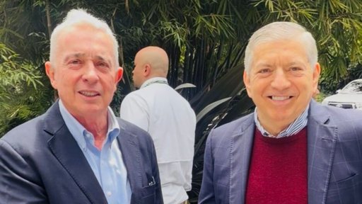Encuentro entre Álvaro Uribe y César Gaviria busca consolidar una coalición de oposición para 2026