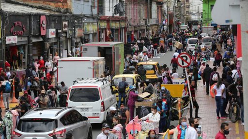 Economía colombiana crece 4,3% en julio, pero enfrenta déficit fiscal récord y riesgo de racionamiento de gas