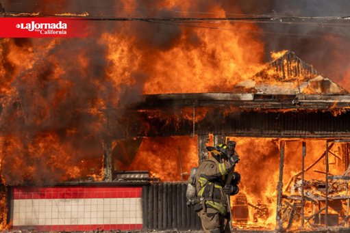 Voraz Incendio Consume el Restaurante 'El Barco' y Afecta Inmuebles Aledaños en Playas de Tijuana
