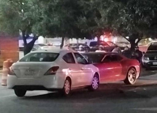 Ejecutan a dos hombres en el estacionamiento de una plaza comercial en Monterrey