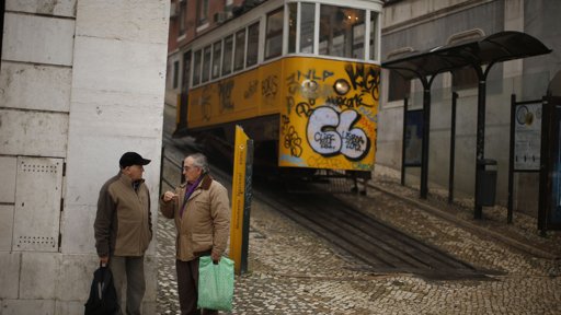 PS Propõe Redução Fiscal para Pensionistas Emigrantes que Regressem a Portugal