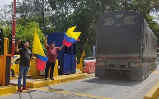 Transportadores protestan en peajes de Santander por el mal estado de las vías nacionales