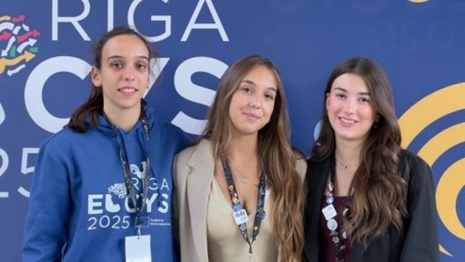 Estudante Portuguesa Premiada por Investigação sobre Energia Escura