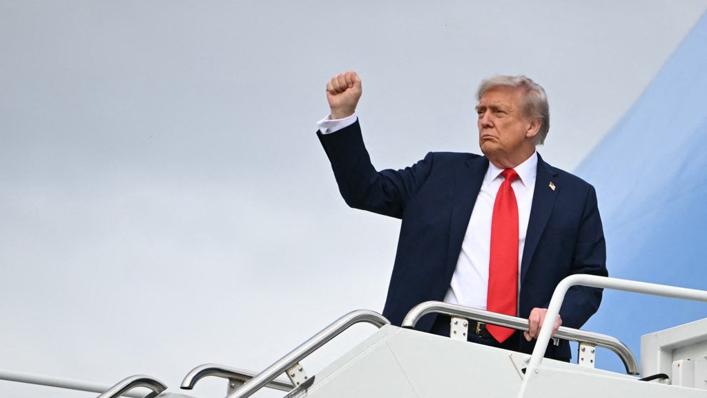 Trump propõe cimeira trilateral com Putin e Zelensky para acelerar acordo de paz