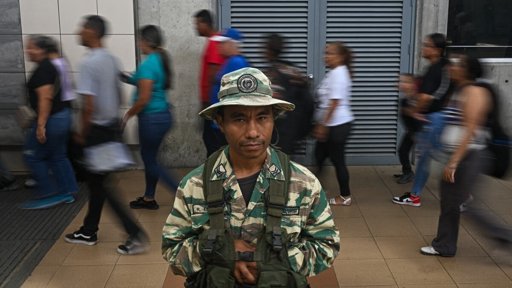 Maduro responde a EE.
UU. con decreto de 'conmoción externa' que le otorga poderes especiales