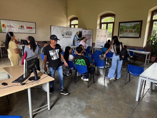 SENA impulsa la empleabilidad en Colombia con ferias masivas y miles de vacantes