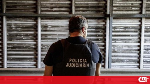 Homem que incendiou casa da mãe em Barcelos fica com pulseira eletrónica
