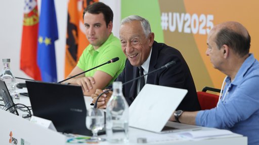 Marcelo Rebelo de Sousa comparece de surpresa na Universidade de Verão do PSD para uma despedida