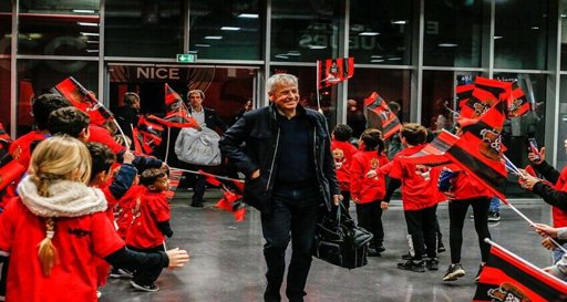 Lucien Favre, ancien entraîneur de l'OGC Nice, annonce sa retraite à 68 ans