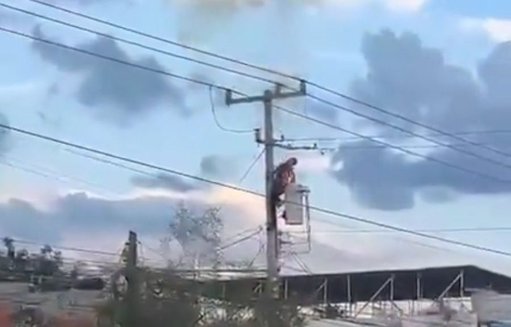 Intento de fuga termina en tragedia: Joven se electrocuta al huir de la policía en Nuevo León