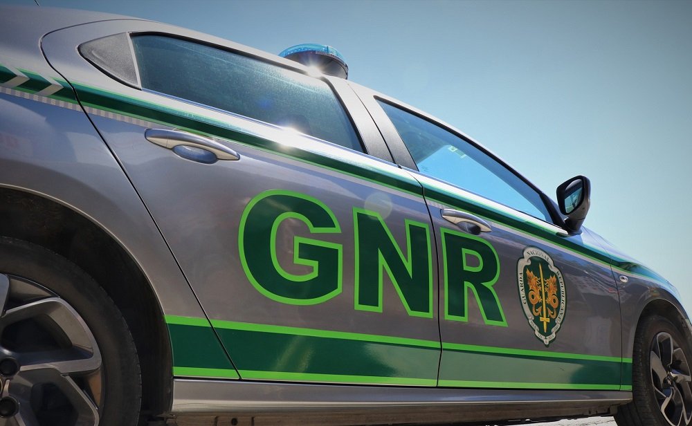 Incêndios Rurais Forçam Encerramento de Múltiplas Estradas no Norte e Centro do País