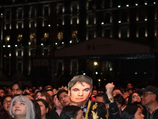 Homenaje a Juan Gabriel en Ciudad Juárez Reúne a Miles con Proyección Histórica