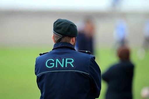 Homem Procurado por Crimes Sexuais no Luxemburgo Detido em Almada pela GNR