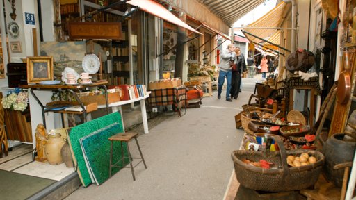 Saisie de plus de 300 000 euros d'argent et d'ivoire aux puces de Saint-Ouen