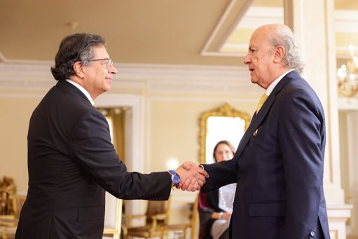 Petro nombra al exmagistrado César Julio Valencia como Ministro de Justicia para tender puentes con las cortes