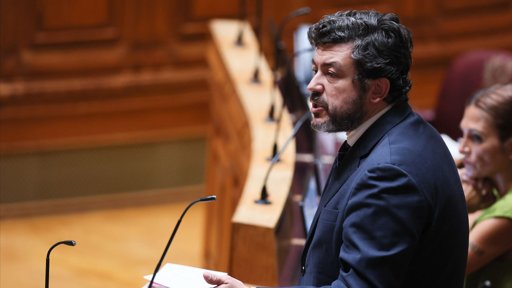 PS propõe alterações à Lei da Nacionalidade para contrariar endurecimento do Governo