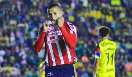 Chivas sorprende al América y le arrebata el invicto en el Clásico Nacional
