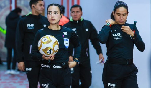 Katia Itzel García hace historia como la primera árbitra central en una Liguilla varonil