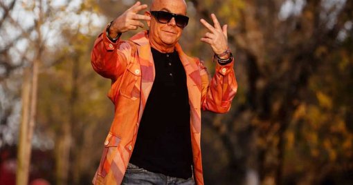 Pedro Abrunhosa Critica IA e Partilha Memórias Íntimas no Podcast Posto Emissor