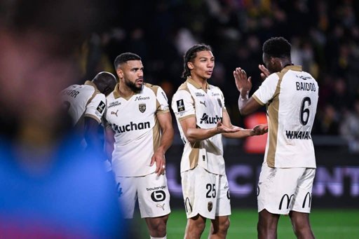 Le RC Lens, leader de L1, voit ses talents récompensés et convoités