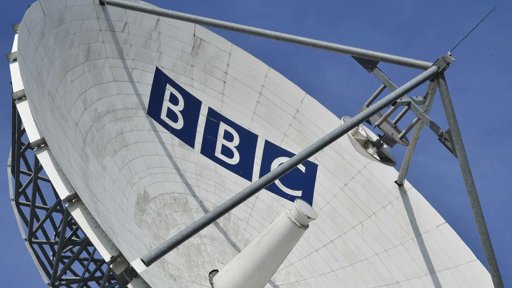 Demissões na Cúpula da BBC Após Controvérsia sobre Documentário de Trump
