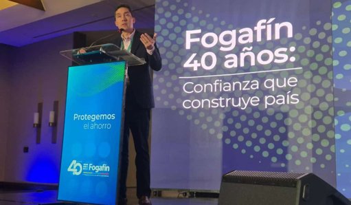 Mercado de Capitales Colombiano Enfrenta Caídas y Desafíos Estructurales