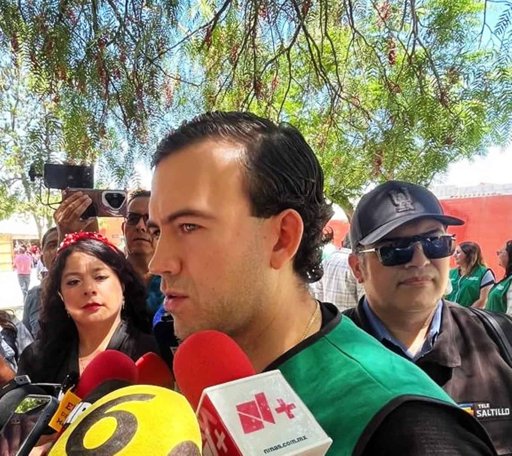 Gobierno de Coahuila impulsa la educación con entrega de mobiliario escolar