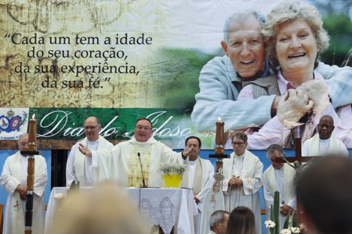Paredes Celebra Dia do Idoso com Encontro para Dois Mil Seniores
