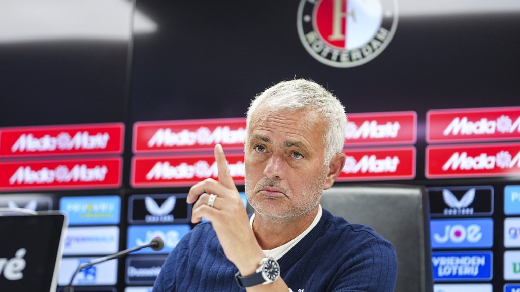 Mourinho surpreende ao elogiar árbitro após derrota do Fenerbahçe