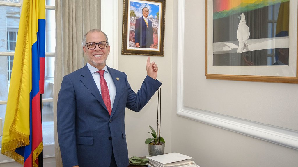 Alfredo Saade deja la jefatura de despacho y es nombrado embajador en Brasil