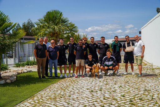 Campanha em Tomar une CRO e clube desportivo contra o abandono animal