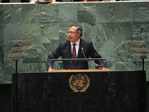 Gobierno Petro responde a descertificación de EE. UU. con fin de la erradicación forzada y suspensión de compra de armas