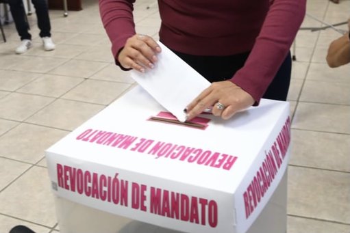 Morena impulsa reforma para empatar revocación de mandato con elecciones intermedias de 2027
