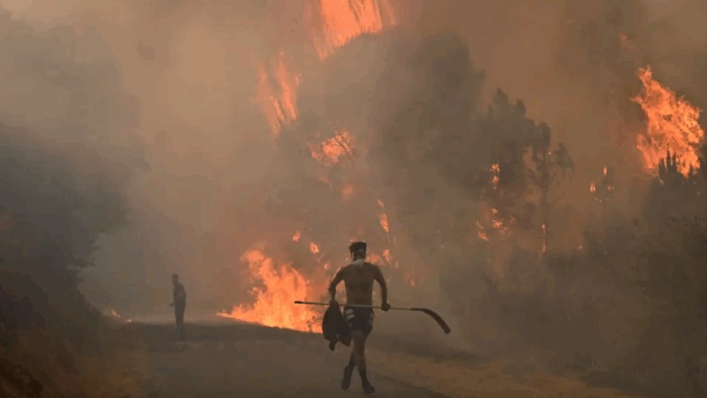 Incendios forestales en España dejan muertos y miles de evacuados en medio de una intensa ola de calor