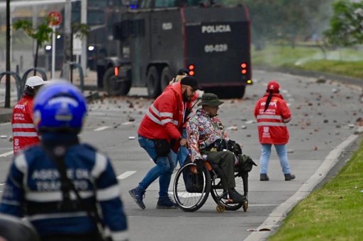 Ataques con flechas a policías en Bogotá desatan crisis sobre los límites de la protesta social