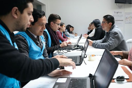 Agencias de Empleo y Ferias Laborales se Consolidan como Estrategia Clave contra el Desempleo