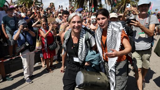 Flotilha Humanitária para Gaza Navega sob Vigilância e Tensão Diplomática