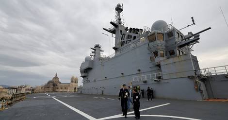Le navire de guerre "Dixmude" fait une escale remarquée à Marseille