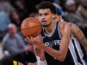 Wembanyama frôle un triple-double rare et confirme son début de saison dominant