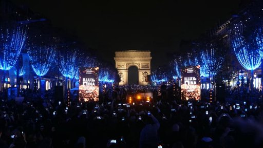 Lancement des illuminations de Noël sur les Champs-Élysées