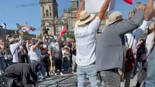 Marcha de la 'Generación Z' termina en disturbios y enfrentamientos en el Zócalo de la CDMX