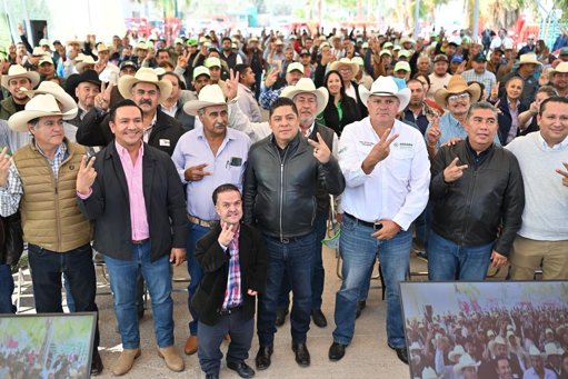 Gobierno de San Luis Potosí refuerza apoyo al campo con entrega de maquinaria y equipo
