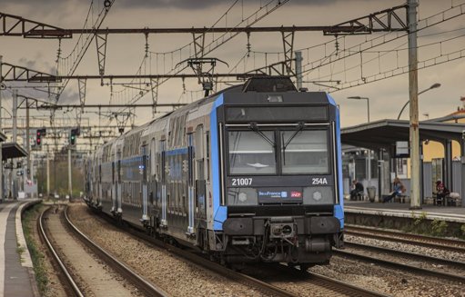 Tentative de viol dans le RER C : le suspect mis en examen et écroué