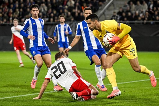 FC Porto empata em Utrecht e vê solidez defensiva abalada