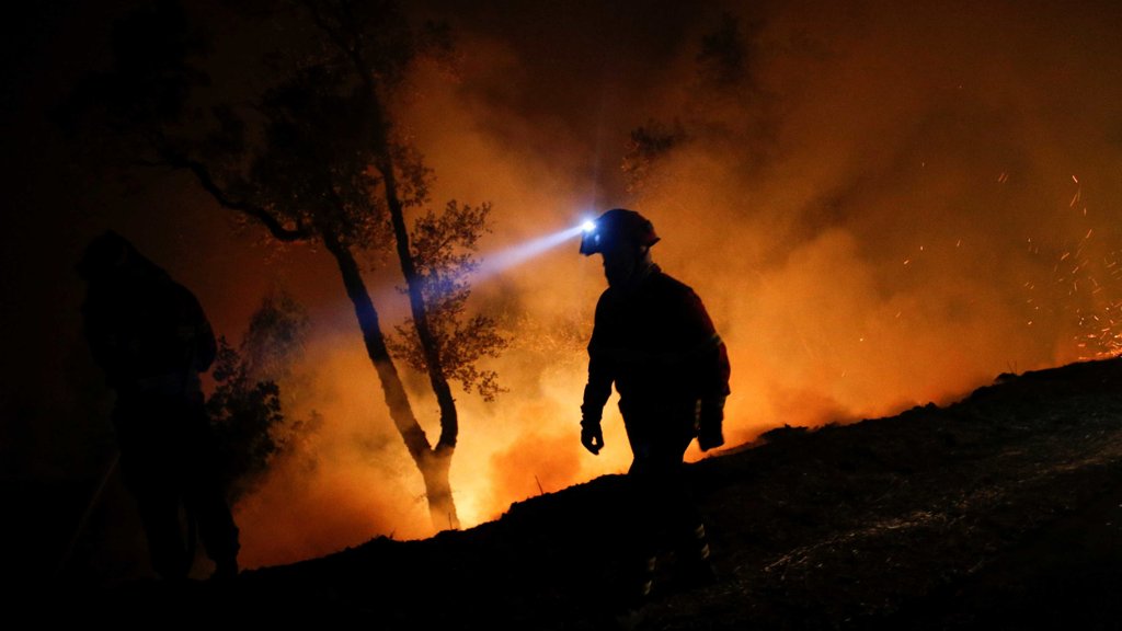 Incêndios Forçam Evacuação de Aldeias e Ativação de Apoio Psicológico e Logístico