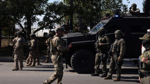 Trump Escala Conflicto con Ciudades Demócratas y Amenaza con Despliegue Militar