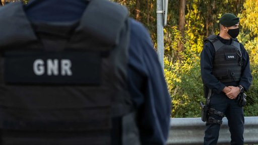 Homem mata a mãe no Barreiro e barrica-se em casa durante seis horas