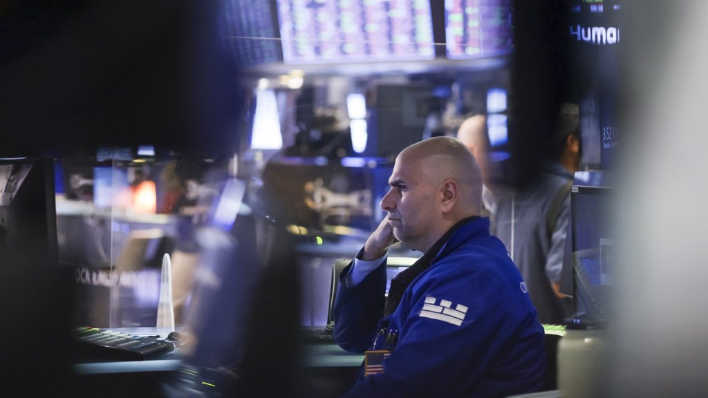 Wall Street fecha estável apesar de dados de inflação preocupantes