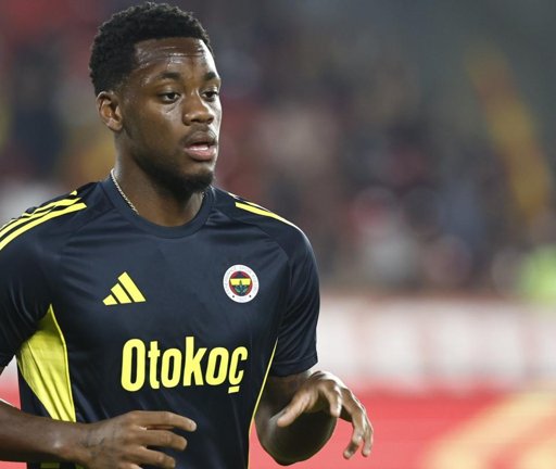 Jhon Durán muestra su potencial en Fenerbahçe pero recibe advertencias por su disciplina