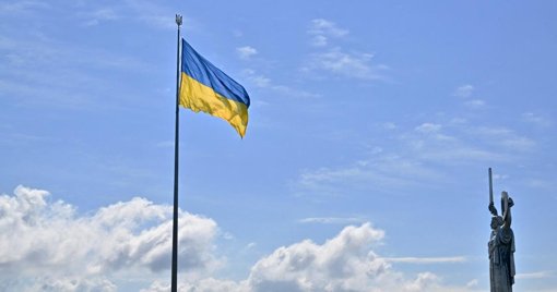 La escalada de ataques aéreos ensombrece las conversaciones de paz